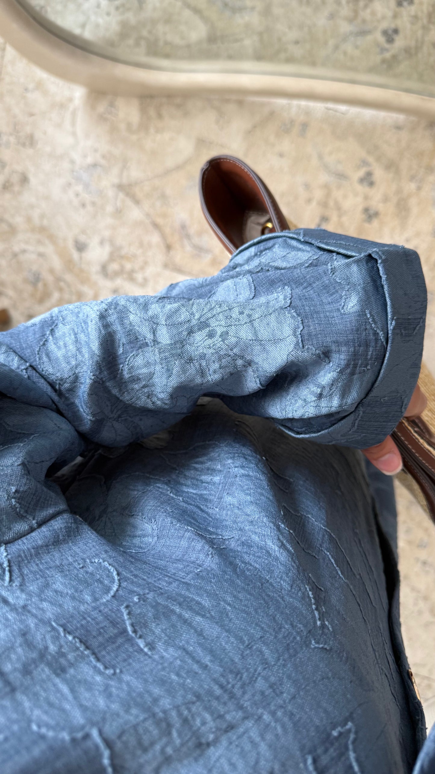 Robe longue fluide à relief floral Bleu Jean