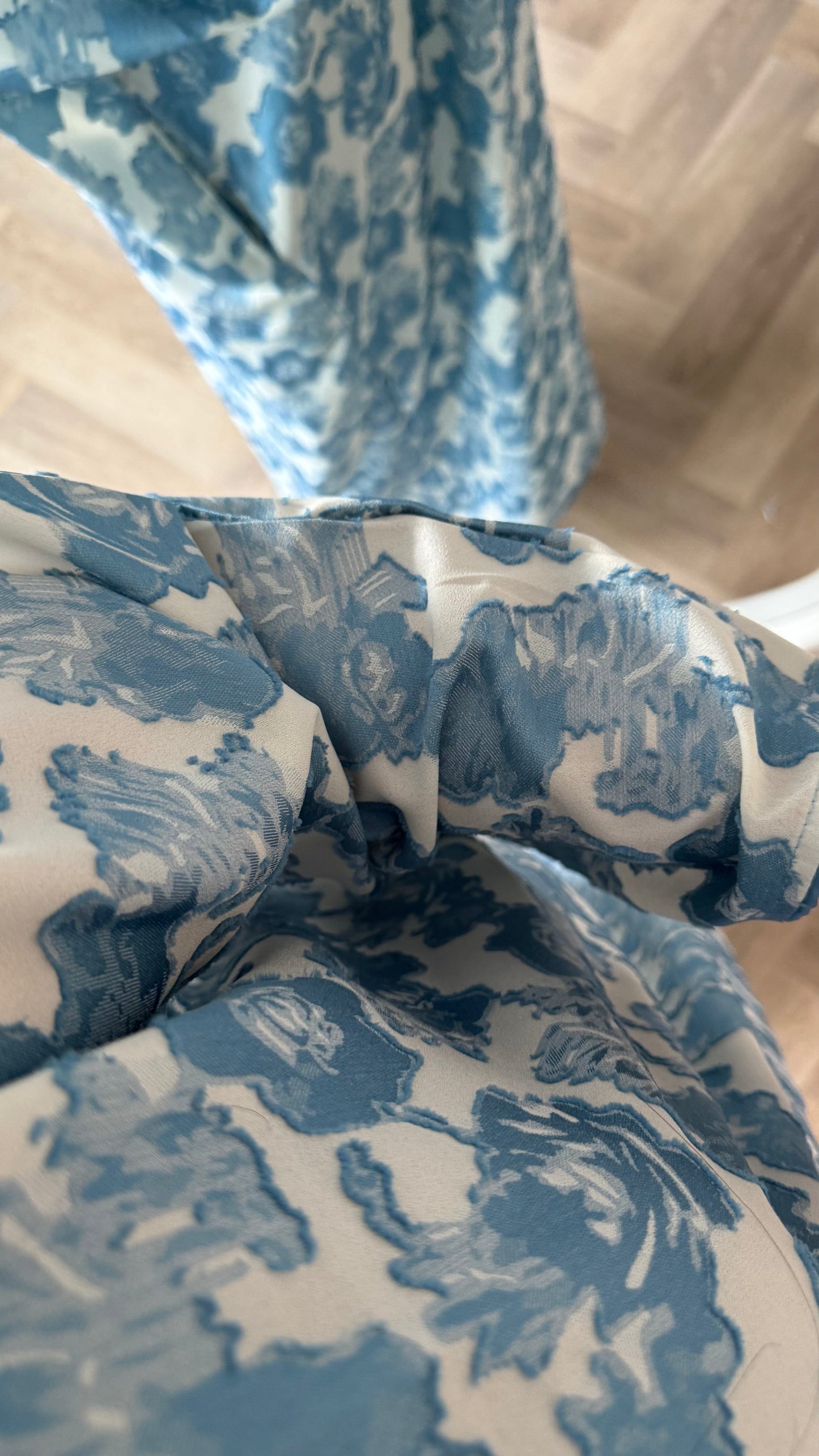 Robe large col V broderie nuageux Bleu