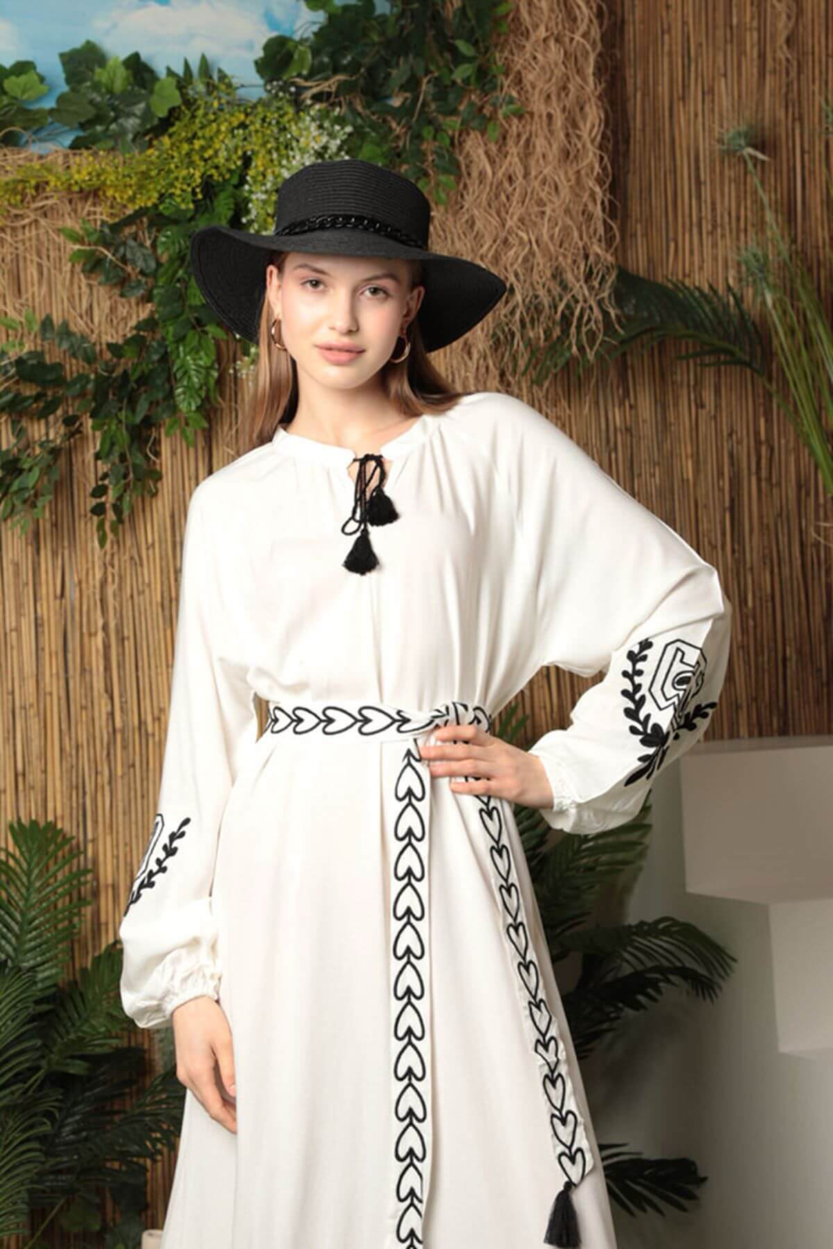 Gandora Avec Détail Brodé Pour Femme, Écru