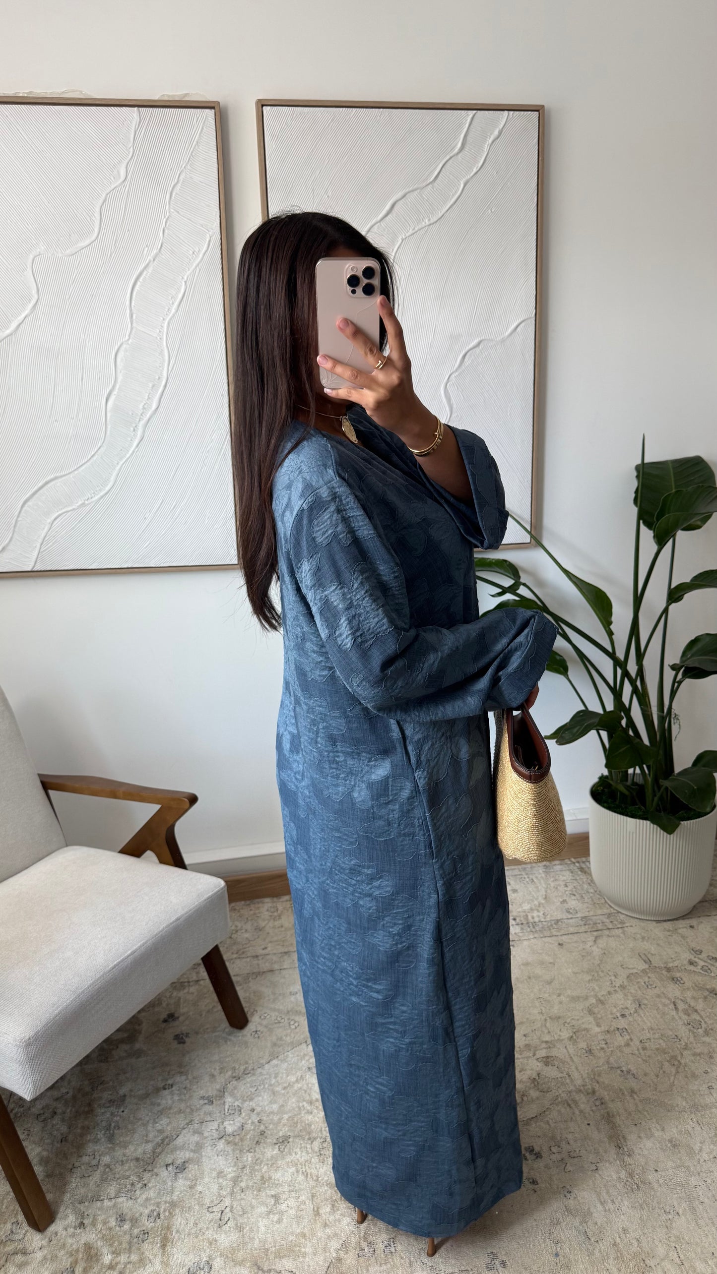 Robe longue fluide à relief floral Bleu Jean