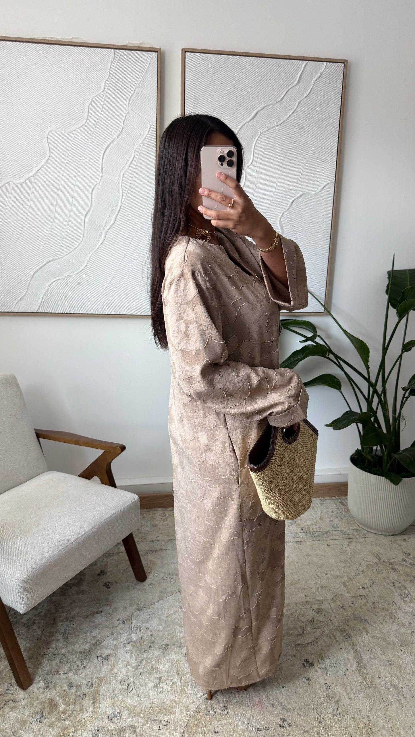 Robe longue fluide à relief floral Taupe