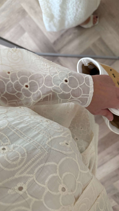 Robe Broderie avec la ceinture Beige