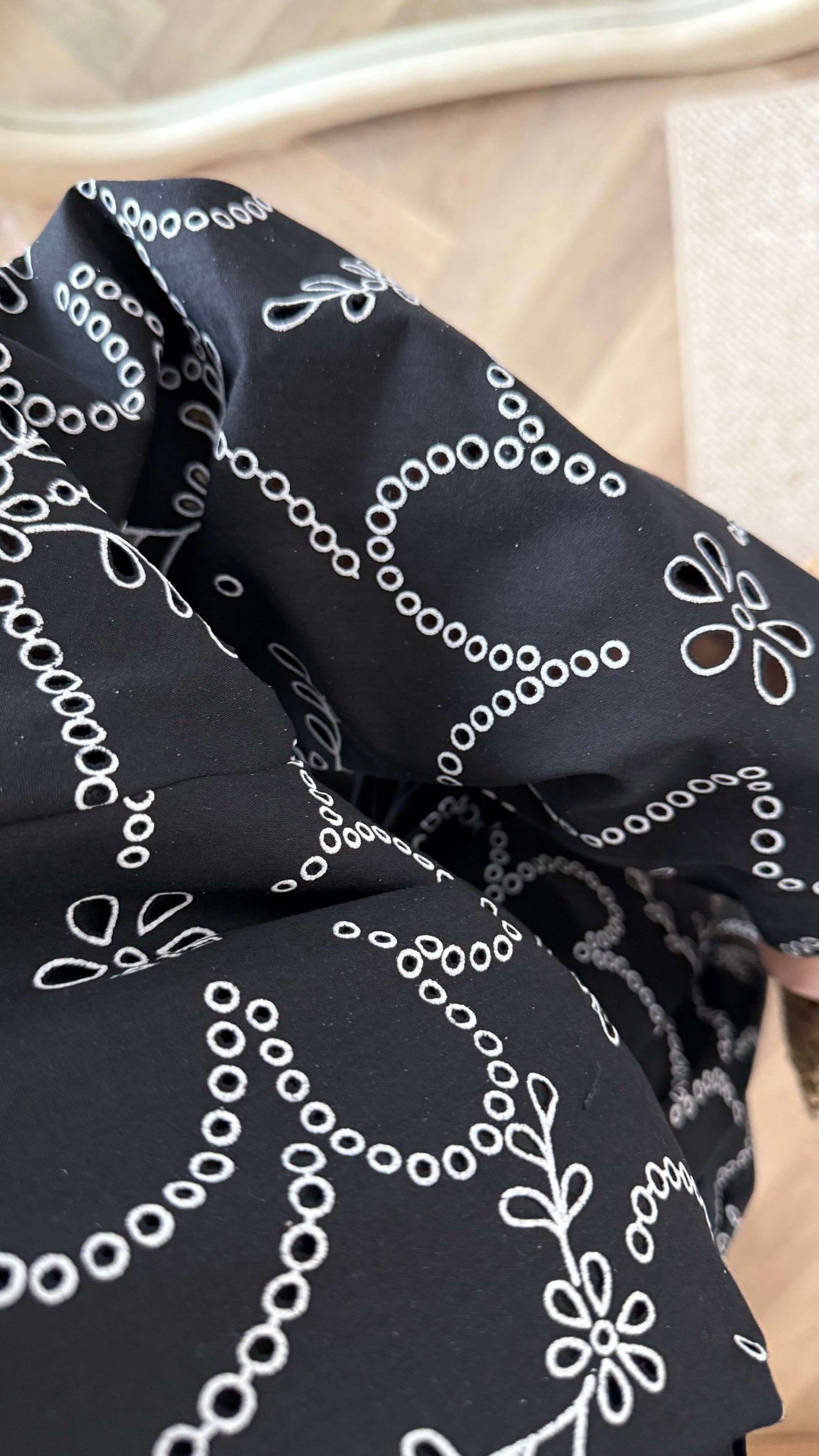 Robe Broderie florale avec ceinture Noir