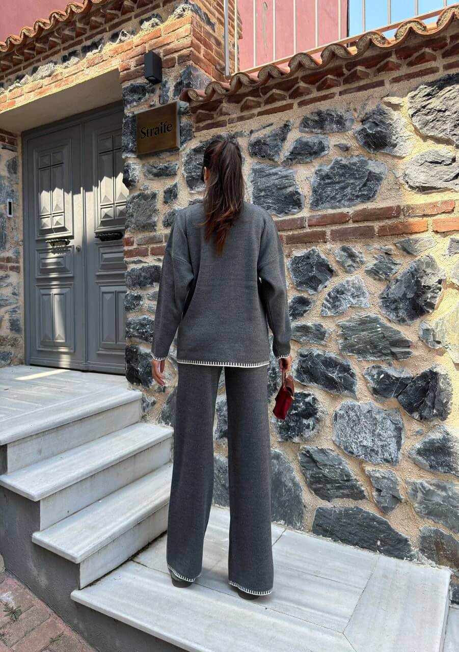 Ensemble en Tricot avec Détail de Broderie - Gris