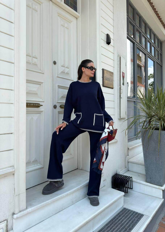 Ensemble en Tricot avec Détail de Broderie - Bleu marine